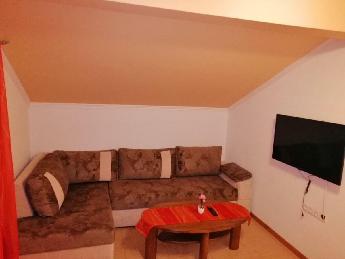 Apartments Ema Ivanica Eksteriør billede